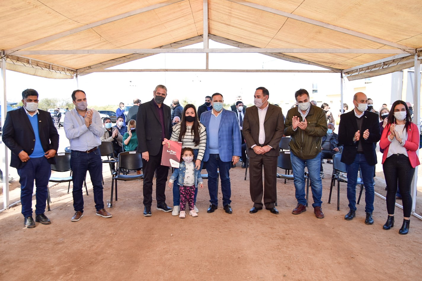 El gobernador Quintela junto al ministro de Ferraresi entregaron la llave de sus viviendas a 50 familias chepeñas